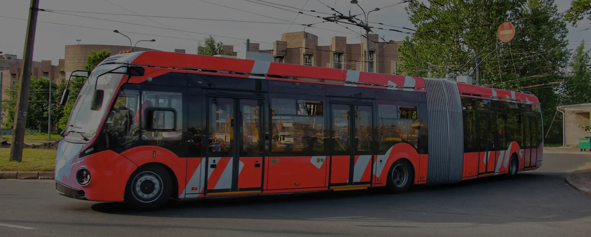 Перевозка троллейбусов. Транспортировка троллейбусов. Троллейбус nhjkf. Как перевозят троллейбус из города в город. Сколько стоит трале троллейбус.